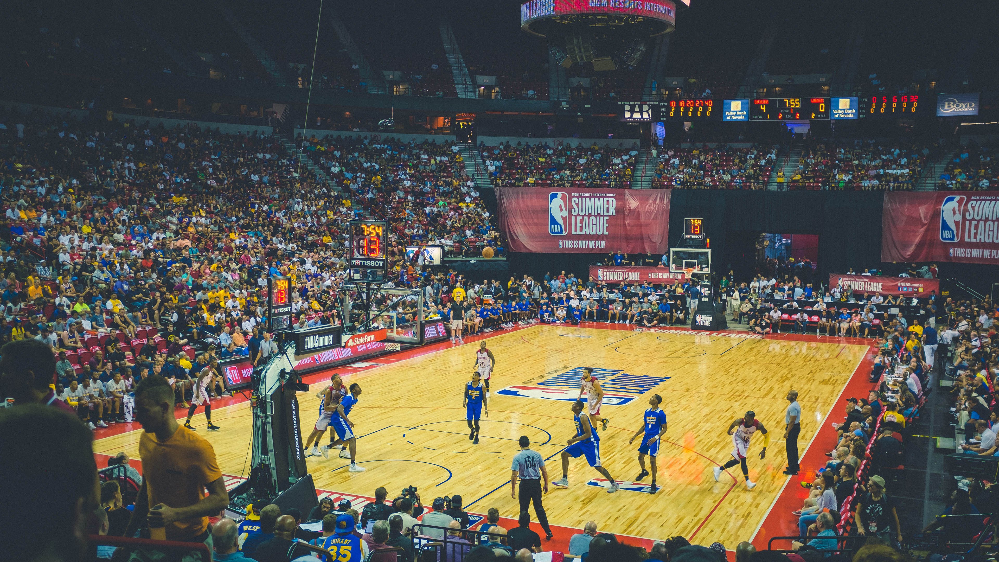 开云体育链接-_勇士再度崛起，三分雨摧毁对手_，勇士三分最多的比赛